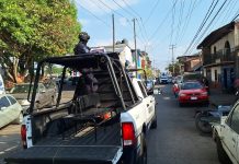 Ejecutan a dos hombres y les dejan narcomensaje, al poniente de Uruapan