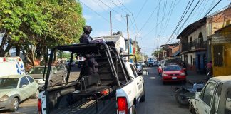 Ejecutan a dos hombres y les dejan narcomensaje, al poniente de Uruapan