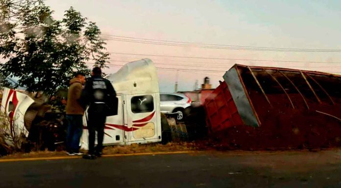 #VIDEO Se accidenta tráiler en la Morelia-Pátzcuaro