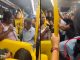 #VIDE// Mujer arroja excrementos a pasajeros en autobús de Brasil