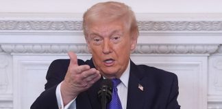 Trump firma decreto para imponer arancel global del 10% a todos los países