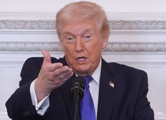 Trump firma decreto para imponer arancel global del 10% a todos los países