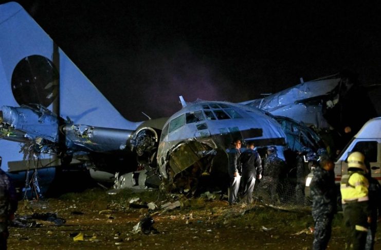 Avión militar cargado de billetes se estrella en Bolivia y deja al menos 15 muertos