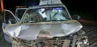 Dos fallecidas y tres heridos al caer camioneta a barranco en la carretera Opopeo-Tacámbaro