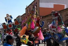 Persiste la tradición del Festival del Torito de Petate