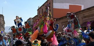 Persiste la tradición del Festival del Torito de Petate