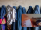 #VIDEO// Mujeres afganas protestan contra nuevas normas talibanas que avalan castigos físicos en el hogar