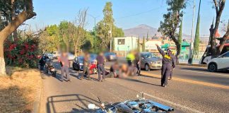 Choque entre moto y auto deja un herido en la Av. Madero Poniente de Morelia