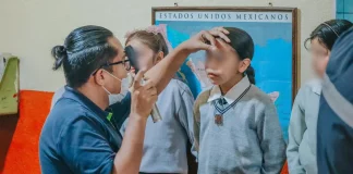 Dayana Pérez da arranque a la Campaña de Salud Visual “Ver bien para aprender mejor” en Salvador Escalante