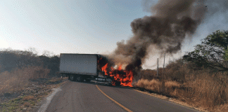 Bloqueos y quema de vehículos en distintos puntos de Michoacán y Jalisco, tras operativo Tapalpa