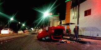 Vuelca automóvil en el periférico de Morelia; hay un lesionado