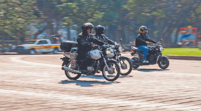 Hasta 30 UMAs de multa: lo que pagarás en 2026 por no usar casco en CDMX