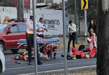 Accidente de moto deja 2 heridos en avenida Camelinas, al sur de Morelia