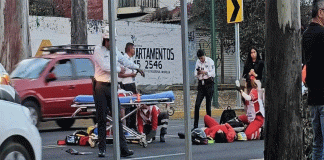 Accidente de moto deja 2 heridos en avenida Camelinas, al sur de Morelia