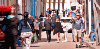 Crisis energética obliga a Cuba a cerrar hoteles y mover turistas en plena temporada alta