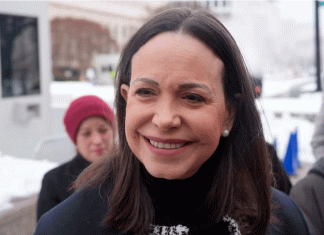 Machado dice que no espera amenazas mortales si vuelve a Venezuela; atribuye su seguridad a la presión de EE. UU.