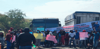 Crónica| Habitantes de La Ruana bloquean carretera en Buenavista; exigen presentación con vida de familiares desaparecidos