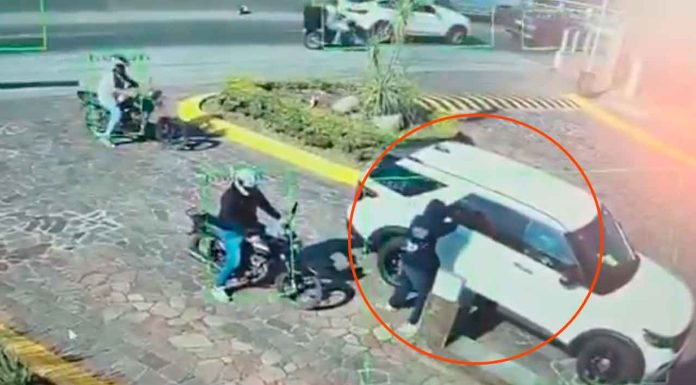 VIDEO // Dos delincuentes heridos al intentar robar camioneta y enfrentarse a balazos contra escoltas, en Uruapan