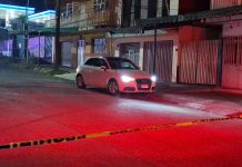 Delincuentes armados acribillan a automovilista en la colonia Ramón Farías, en Uruapan