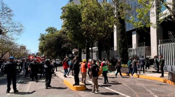 Falsa amenaza de bomba provoca evacuación en edificio del PJF en CDMX
