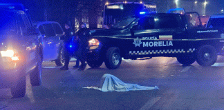 Peatón muere 4trop3ll4do en la avenida Madero Poniente de Morelia, frente a El Relicario