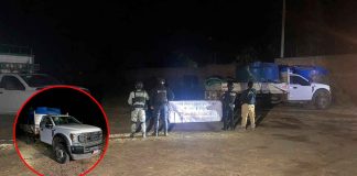 Asegura FGE dos vehículos con reporte de robo y contenedores con presunto hidrocarburo