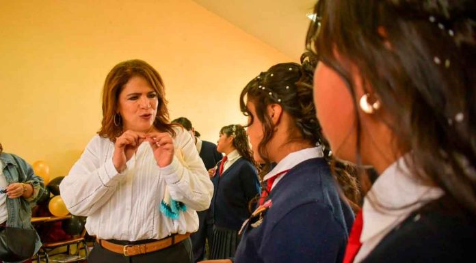 Fabiola Alanís: Michoacán, único estado del país con becas universales desde primaria hasta universidad