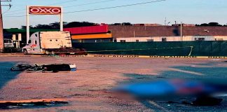 #ImagenesSensibles ||Muere motociclista tras ser arrollado por vehículo que se dio a la fuga en Lázaro Cárdenas