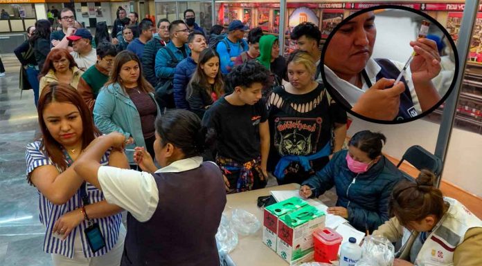Ante repunte de sarampión, usuarios del Metro de la CDMX acuden masivamente a vacunarse