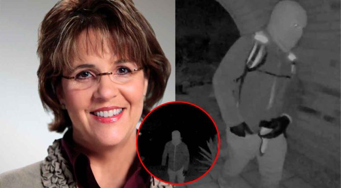 #VIDEO//Recuperan nuevas imágenes del caso Nancy Guthrie; aparece individuo armado manipulando cámara