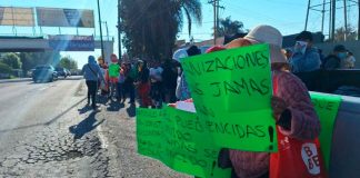 Se manifiestan frente al penal para exigir liberación de joven acusado de secuestro