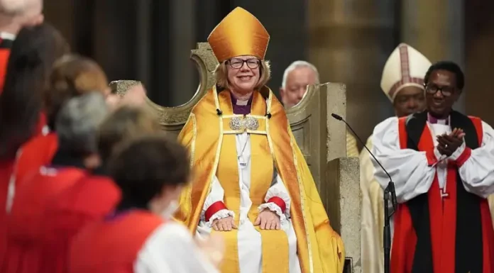 Histórico: Sarah Mullally es la primera mujer arzobispa de Canterbury Sarah Mullally asume como arzobispa de Canterbury tras histórico nombramiento