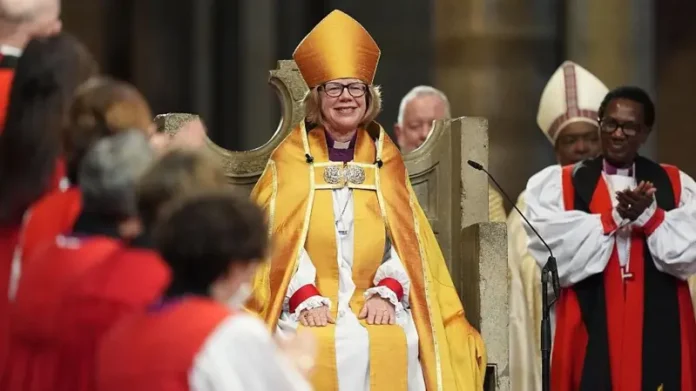 Sarah Mullally asume como arzobispa de Canterbury tras histórico nombramiento