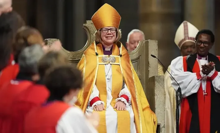 Histórico: Sarah Mullally es la primera mujer arzobispa de Canterbury Sarah Mullally asume como arzobispa de Canterbury tras histórico nombramiento