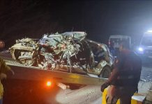 Choque entre tractocamión y auto deja 2 muertos en la Huetamo-Ciudad Altamirano