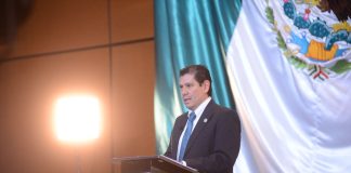 Ernesto Núñez presenta iniciativa para tipificar la “adulteración química” de bebidas y combatir el “drink spiking”