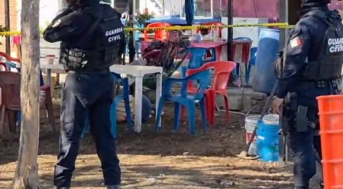 Ataque armado en fonda de Lázaro Cárdenas deja dos muertos y una mujer grave