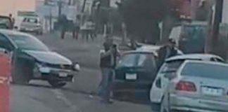 Peatón es atropellado y se registra carambola de cinco vehículos en la salida a Charo, en Morelia