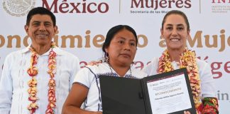 En Oaxaca, la presidenta Claudia Sheinbaum reconoce traductoras y presenta la cartilla de derechos de las mujeres traducida a 67 lenguas indígenas
