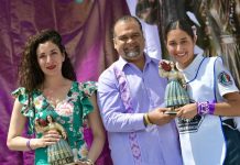 Reconoce Víctor Vázquez a la mujer peruanícense