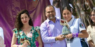 Reconoce Víctor Vázquez a la mujer peruanícense