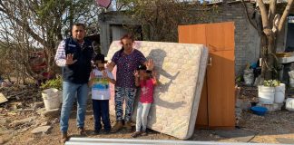 Fuera Tiliches devuelve esperanza a familia afectada por incendio: JC Barragán