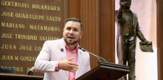 Plantea Reyes Galindo regular uso de celulares en escuelas primarias y secundarias de Michoacán