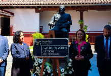 Autoridades firman Libro de Visitantes Distinguidos y revelan placa de la Casa de los Saberes Jurídicos en Ario de Rosales