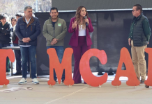 Realizan Xóchitl Ruíz y Ernesto Núñez entrega de uniformes deportivos a estudiantes del CECyTEM Capula