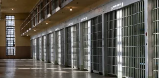 Exdirector de ISSSTECALI es arrestado en EU por intentar ingresar metanfetamina