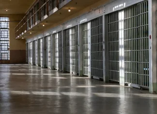 Exdirector de ISSSTECALI es arrestado en EU por intentar ingresar metanfetamina