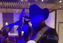 #VIDEO Asesinan a vocalista de Grupo Reacción en Tijuana; agresor huyó