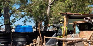 Arde vivienda de madera en la colonia irregular El Polvorín, al poniente de Morelia