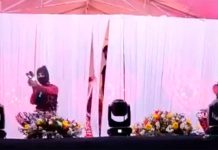 #VIDEO Polémica por coreografía con armas simuladas en evento del Cobaem en Michoacán